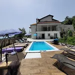 Grosse Mit Meerblick Und Pool Und Jacuzzi Lägenhet
