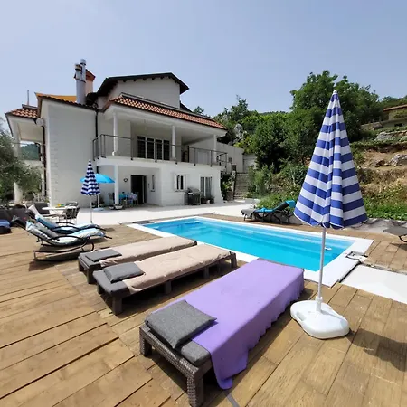 Grosse Mit Meerblick Und Pool Und Jacuzzi * Lovran