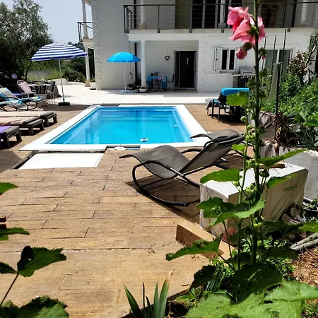Grosse Mit Meerblick Und Pool Und Jacuzzi Apartamento *