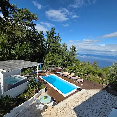 Grosse Mit Meerblick Und Pool Und Jacuzzi Apartamento Lovran