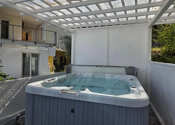 Chiara Mit Meerblick Und Pool Und Jacuzzi *