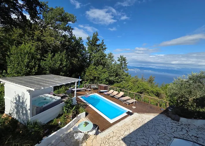 Chiara Mit Meerblick Und Pool Und Jacuzzi Διαμέρισμα Lovran