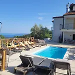 Grosse Mit Meerblick Und Pool Und Jacuzzi Apartament