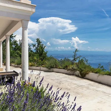 Grosse Mit Meerblick Und Pool Und Jacuzzi