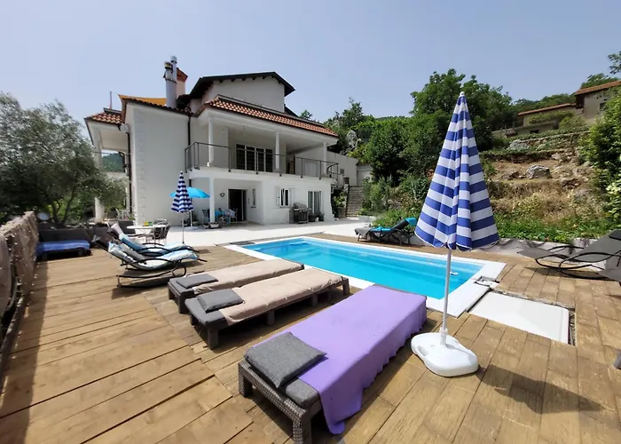 Chiara Mit Meerblick Und Pool Und Jacuzzi * Lovran