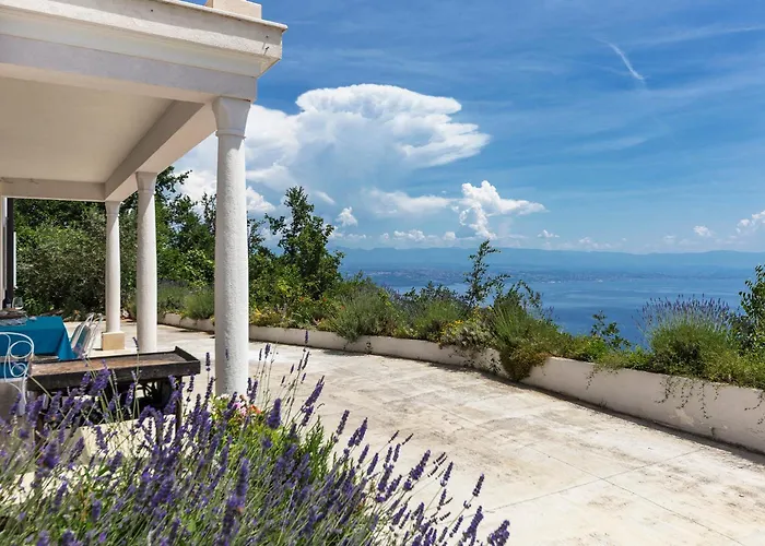 Chiara Mit Meerblick Und Pool Und Jacuzzi