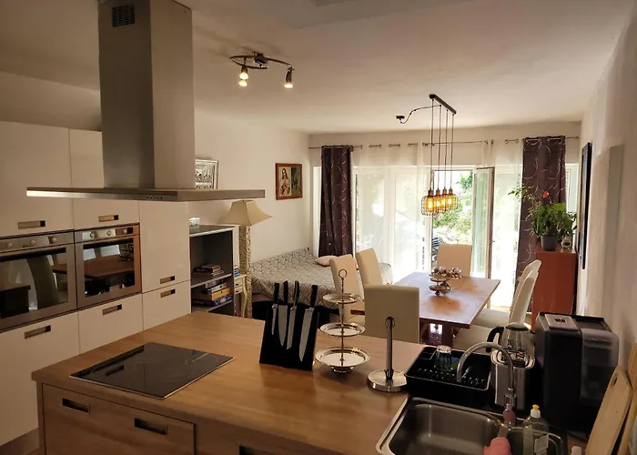 Chiara Mit Meerblick Und Pool Und Jacuzzi Apartamento Lovran