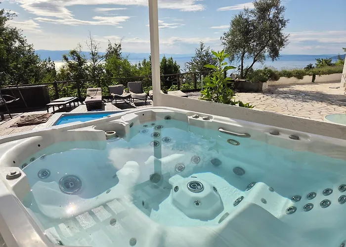 Chiara Mit Meerblick Und Pool Und Jacuzzi